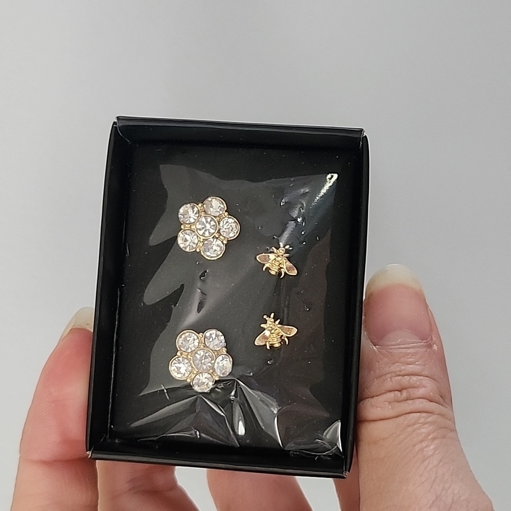 Earring pack. - Picture 3 of 4